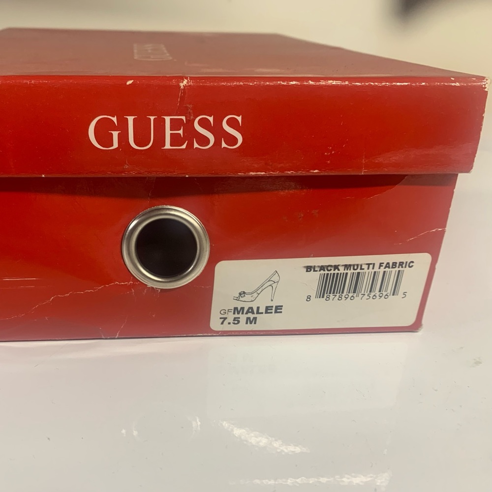 Brandnew GUESS HEELS